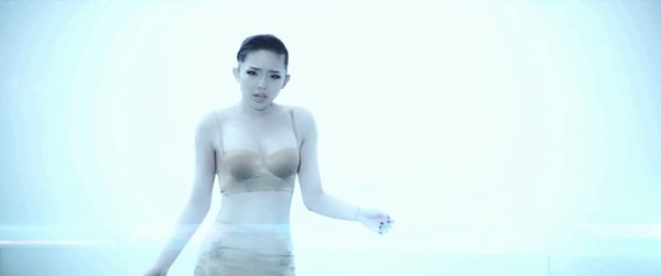 Tóc Tiên cá tính, gợi cảm trong MV mới - Hình 4