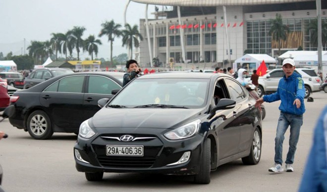 Nửa triệu mỗi lượt gửi xe xem trận VN - Malaysia - Hình 4