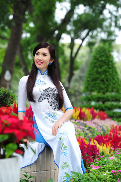 Du xuân cùng áo dài in hình ngựa - Hình 4