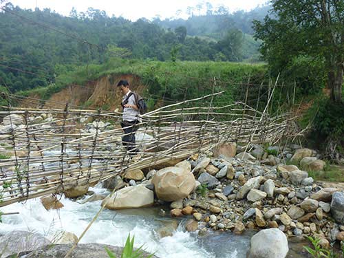 Cầu tử thần treo khắp nơi - Hình 1