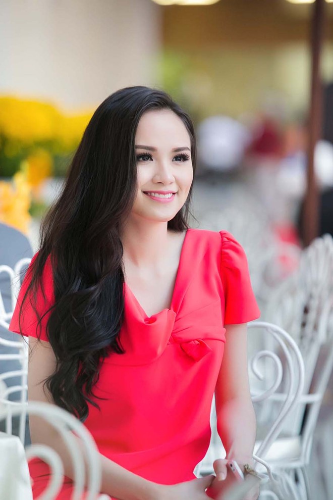 Diễm Hương tiết lộ chuyện từng bị đại gia đòi quà - Hình 1