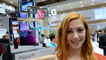 LG đá xoáy Apple, HTC - Hình 1