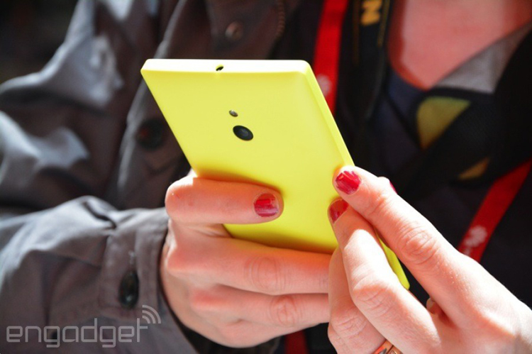 Trên tay Nokia XL chạy Android giá 3,1 triệu đồng - Hình 1