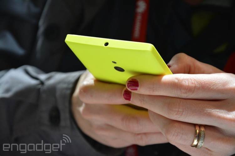 Trên tay Nokia XL chạy Android giá 3,1 triệu đồng - Hình 3