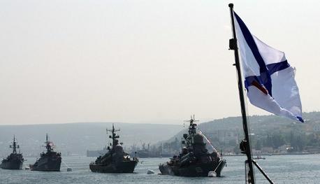 Ukraine: Tàu chiến tháo chạy, binh lính ồ ạt đào ngũ - Hình 1