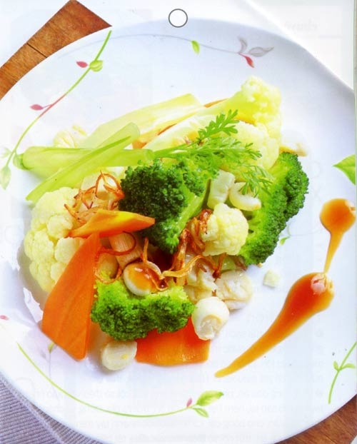 Ấm áp bữa cơm gia đình trong khu vườn bình yên - Hình 1