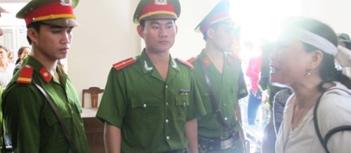 Bất bình với bản án công an đánh chết người - Hình 1