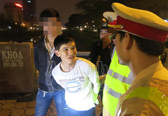 Chạy chốt 141, định phi tang ma túy xuống sông Tô Lịch - Hình 2