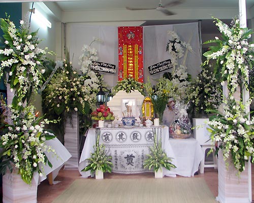 Chuyện ngang trái của một gia đình vừa khóc đám ma, vừa lo đám cưới - Hình 2