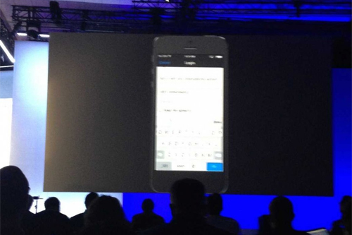 Microsoft dùng iPhone trên sân khấu Build 2014 - Hình 2