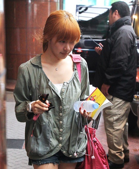 Ngắm BST đồ đôi của Nickhun và Tiffany - Hình 12