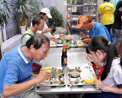Bán cơm bình dân cũng phải... thi kiến thức - Hình 3