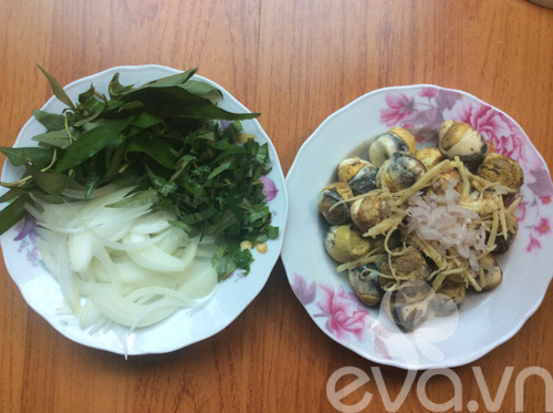 [Chế biến] - Trứng cút lộn xào hành răm - Hình 2