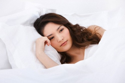 Đi du lịch, cho tiền chồng chơi gái - Hình 2