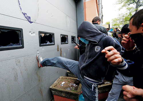 Nghi vấn tấn công bằng khí độc ở Ukraine - Hình 1