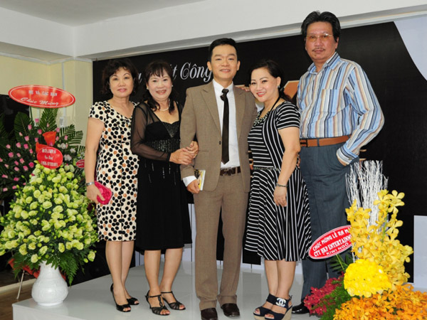 Phi Thanh Vân sến với váy hồng nơ hồng - Hình 5