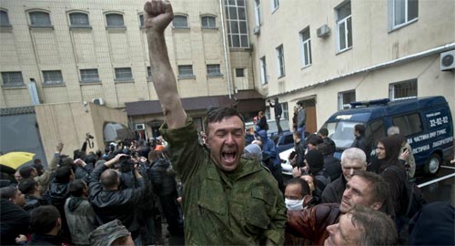 Sau tang tóc, hai phe ở Ukraina cầu yên ổn - Hình 4