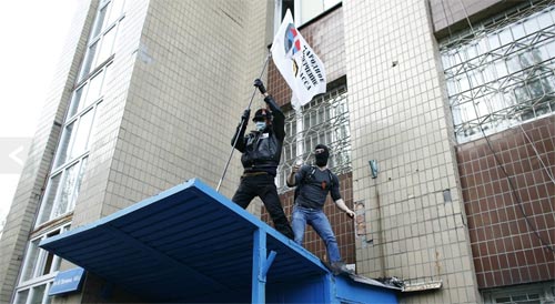 Sau tang tóc, hai phe ở Ukraina cầu yên ổn - Hình 7