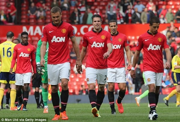 Thua trận, Giggs bị fan ví với David Moyes - Hình 6