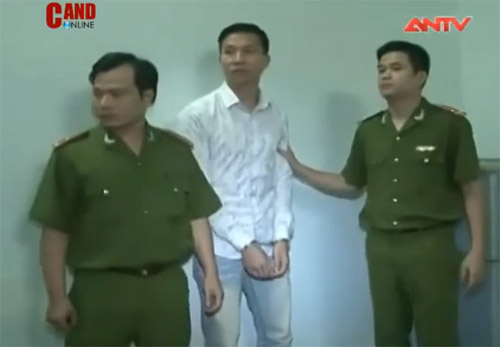 Trần Mạnh Dũng và Nguyễn Mạnh Dũng cúi đầu, tra tay vào còng - Hình 7