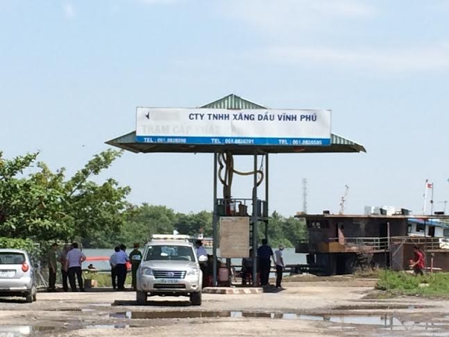 Vụ cháy tàu chở dầu trên sông Đồng Nai: 2 người chết chưa thể nhận dạng, 2 người bỏng nặng - Hình 1