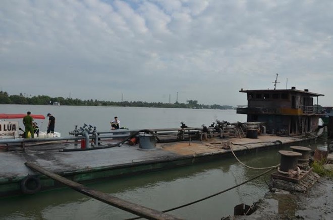 Vụ cháy tàu chở dầu trên sông Đồng Nai: 2 người chết chưa thể nhận dạng, 2 người bỏng nặng - Hình 2