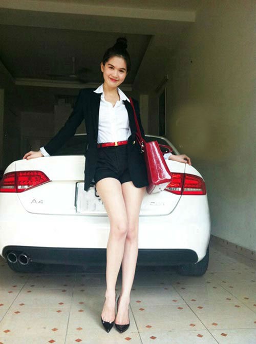 Ngọc Trinh, Hồ Ngọc Hà, Thu Minh,... đi siêu xe nào? - Hình 1