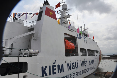 Thủ tướng Nguyễn Tấn Dũng kiểm tra tiến độ đóng tàu kiểm ngư - Hình 1