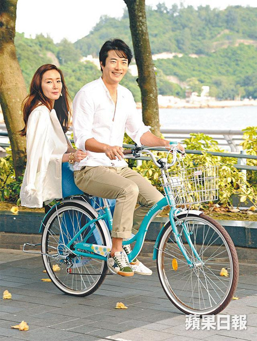 Choi Ji Woo, Kwon Sang Woo tình tứ ở Hong Kong - Hình 1