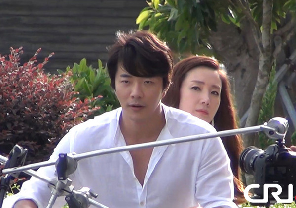 Choi Ji Woo, Kwon Sang Woo tình tứ ở Hong Kong - Hình 3