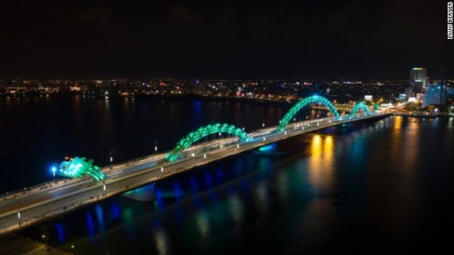 Báo Mỹ ca ngợi rồng phun lửa ở Đà Nẵng - Hình 3