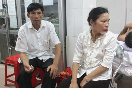Du khách kể lại giây phút hoảng loạn đập cửa kính xe thoát thân - Hình 3