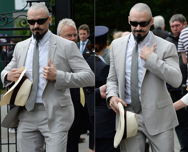 Hugh Jackman trông như gangster khi đi xem tennis - Hình 4