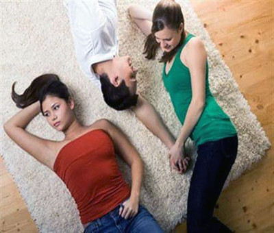 Cắn răng chịu đựng chồng có vợ bé - Hình 1