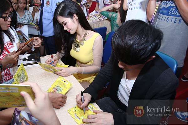 Fan chen chúc nhau xin chữ kí dàn sao Vpop - Hình 14
