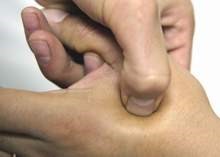 Tay chân lạnh: Cách bấm huyệt trị bệnh - Hình 2