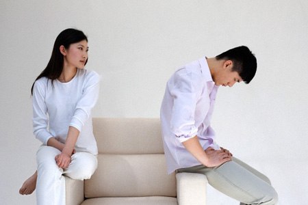 Tự dưng chồng nợ nhiều tiền - Hình 1
