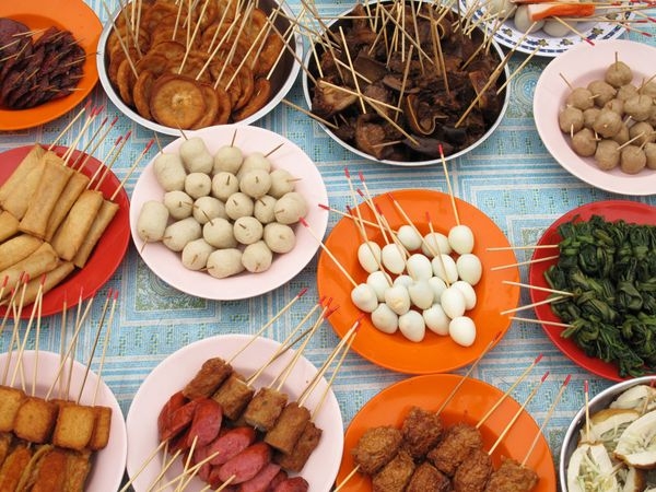 Châu Á - Ẩm thực - Việt giải trí: Trong chơi đùa và thưởng thức ẩm thực, Châu Á chắc chắn là một trong những điểm đến quen thuộc và đầy thú vị. Tận hưởng một bữa tiệc buffet ngon miệng với các món ăn đặc trưng của Nhật, Hàn, Trung Quốc và Việt Nam tại Châu Á - Ẩm thực - Việt giải trí là một điều không thể bỏ lỡ.