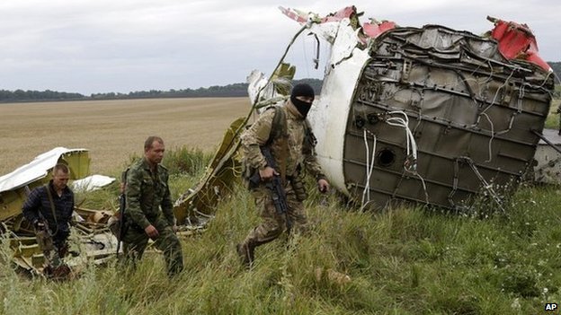 Báo cáo điều tra MH17: Nổ tung do trúng các vật thể năng lượng cao - Hình 1