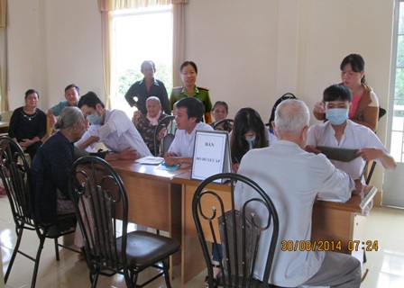 Cần Thơ: Công an quận Bình Thủy trao quà trung thu, học bổng cho thiếu nhi - Hình 2