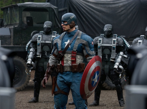 Chris Evans chưa muốn từ bỏ chiếc khiên của Captain America - Hình 5