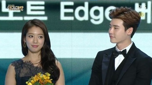 Cặp đôi Vì Sao Đưa Anh Tới oanh tạc SBS Drama Awards 2014 - Hình 4