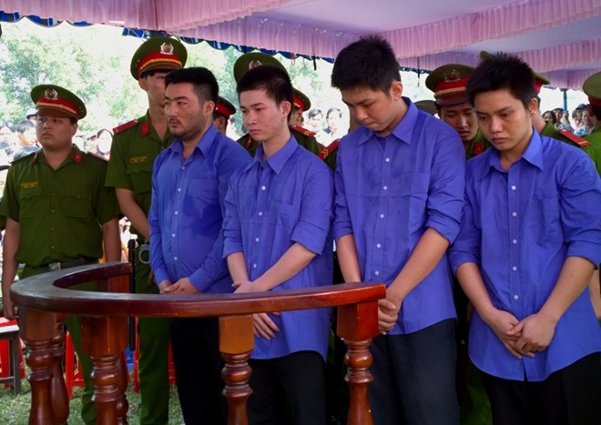 Con trai đi trộm chó lĩnh án tử, mẹ ngất lịm - Hình 2