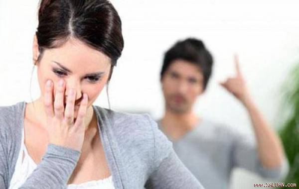 Chưa cưới bạn trai đã xưng mày tao, đập đồ - Hình 1