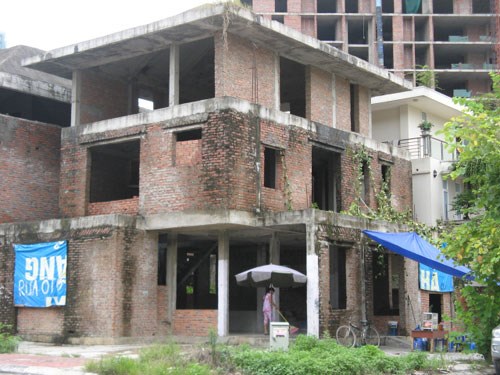 Sởn da gà biệt thự tiền tỷ chứa đầy rác thải, bơm kim tiêm - Hình 5
