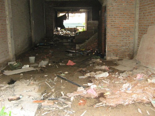Sởn da gà biệt thự tiền tỷ chứa đầy rác thải, bơm kim tiêm - Hình 7