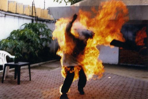 Người đàn ông chết cháy trong căn nhà khóa trái cửa - Pháp luật - Việt Giải  Trí