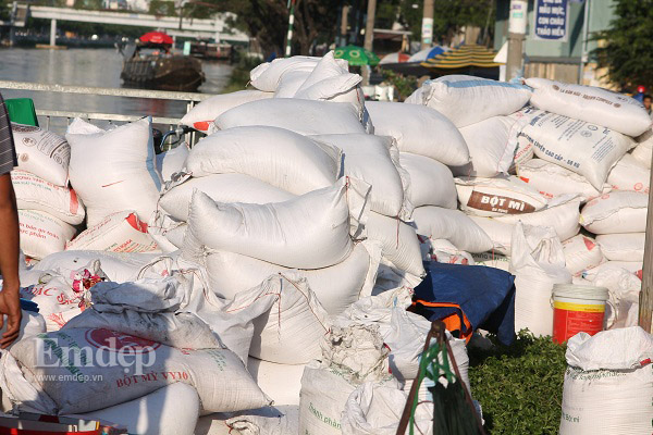 Ảnh: Bên trong những căn nhà sau vụ cháy loạt cửa hàng ở Tp.HCM - Hình 13