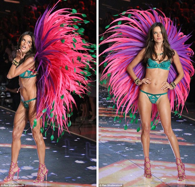 Áo ngực triệu đô mờ nhạt trên sàn diễn Victorias Secret - Hình 7