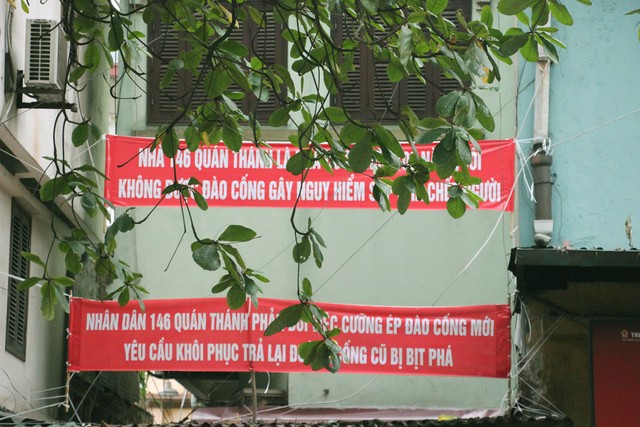 Vụ 146 Quán Thánh: Tạm dừng xây cống mới sau khi người dân phản đối kịch liệt - Hình 4